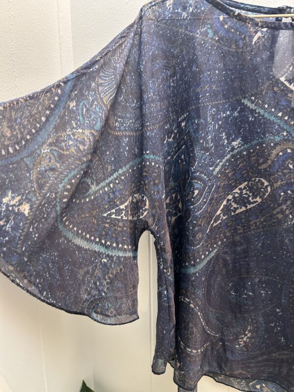 Bluse Rita - Blå paisley mønster - Billede 3
