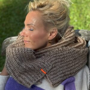 Alternative view of Strik tørklæde - Krammer - sand