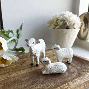 Alternative view of Hvidt får - stående & liggende